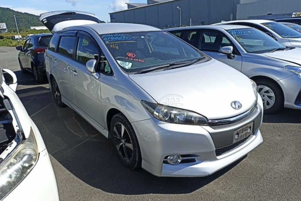 TOYOTA WISH 2014 Г